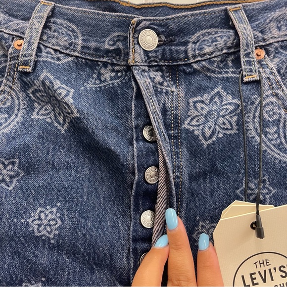 NWT Levi’s 501 Paisley Print Cut Off Shorts Sz 33 - Picture 2 of 11